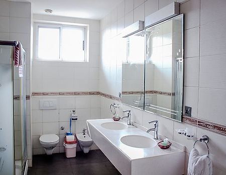 Maxlot Hotel Accra Kültér fotó